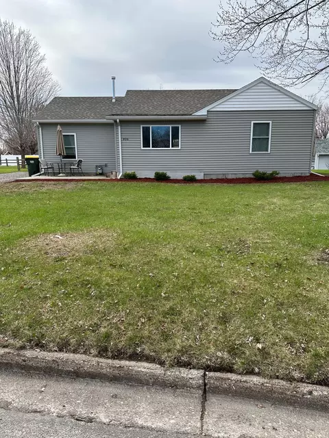 906 E 2nd St, Redwood Falls, MN 56283