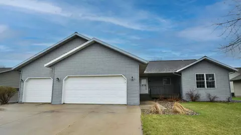 1011 W 2nd St, Zumbrota, MN 55992