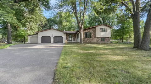 1742 Oregon Trl, Saint Cloud, MN 56301