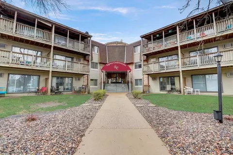 2005 E 122nd St #A22, Burnsville, MN 55337