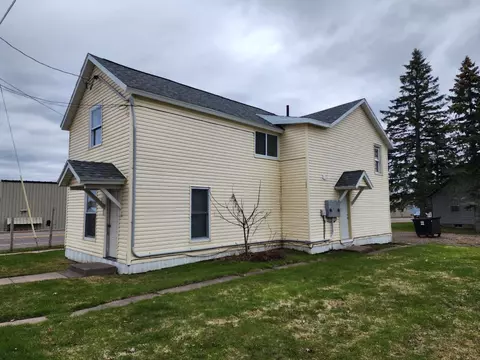 1085 1st Ave, Cumberland, WI 54829