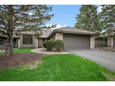 908 N Highview Cir, Mendota Heights, MN 55118
