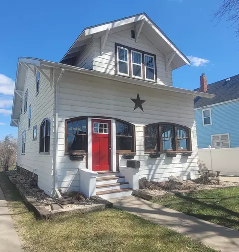 315 3rd St SW, Pipestone, MN 56164
