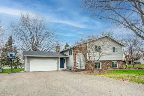 1327 Oakview Way, Anoka, MN 55303