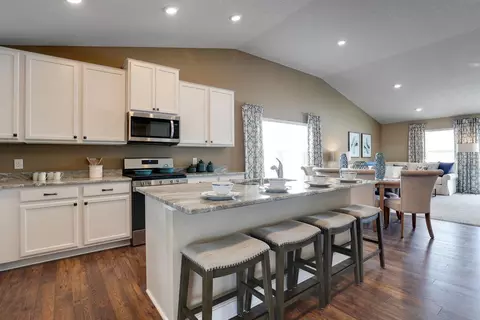 8274 Shire Trl, Woodbury, MN 55129