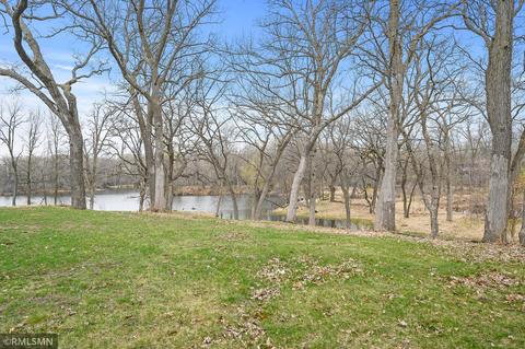 587 Cedarleaf Pt, Mahtomedi, MN 55115