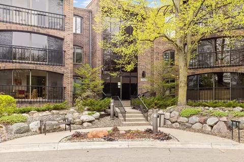 6051 Laurel Ave #106, Golden Valley, MN 55416