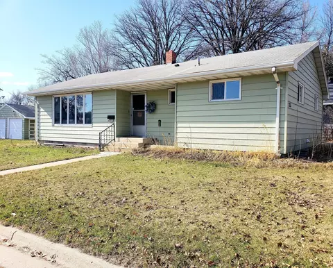 325 Merriam Ave S, Thief River Falls, MN 56701