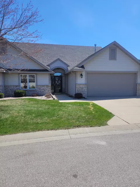 5224 Goodview Ln NW, Rochester, MN 55901