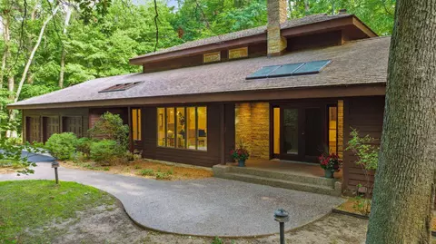 11 Fenlea Cir, Dellwood, MN 55110