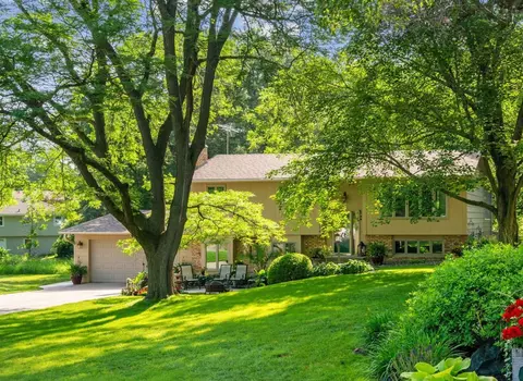 6834 Chesshire Ln N, Maple Grove, MN 55311