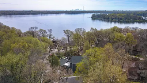 2535 W Medicine Lake Dr, Plymouth, MN 55441