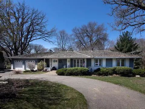 9556 Russell Ave S, Bloomington, MN 55431