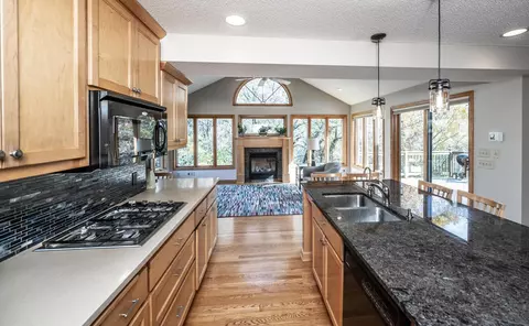3970 Trotters Ct, Eagan, MN 55123 photo 5