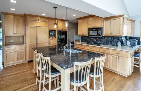 3970 Trotters Ct, Eagan, MN 55123 photo 8