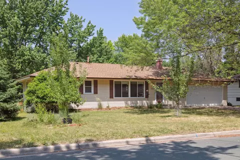 2304 W 140th St, Burnsville, MN 55337