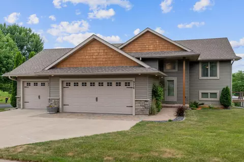 976 Ridgecrest St, River Falls, WI 54022