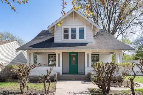 307 W 1st St, Chaska, MN 55318