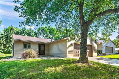 1045 Sunset Dr #30, New Richmond, WI 54017