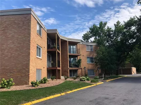 9141 Highway 55 #205, Golden Valley, MN 55427