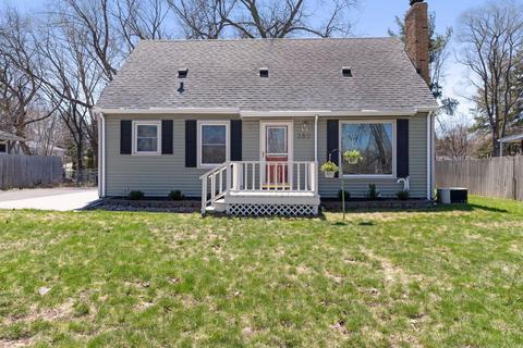 380 Viking Dr E, Maplewood, MN 55117