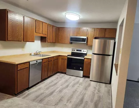 3155 Coachman Rd #214B, Eagan, MN 55121