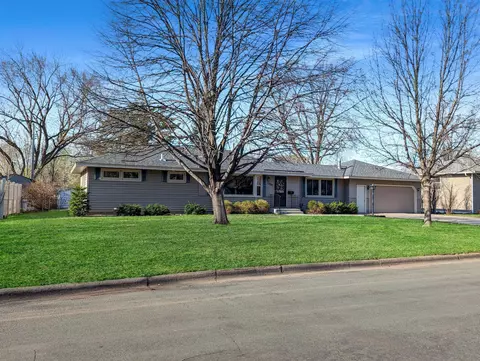 1707 W 88th St, Bloomington, MN 55431
