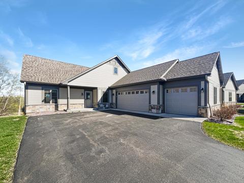 121 Highland Dr, Carver, MN 55315