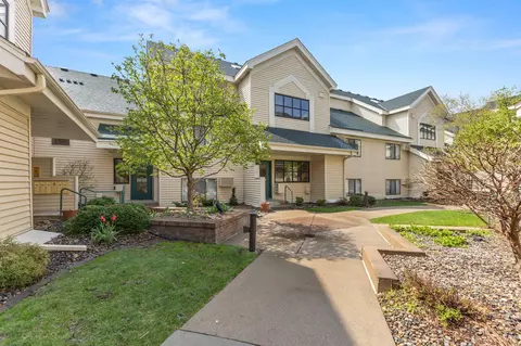 7622 York Ave S #1102, Edina, MN 55435