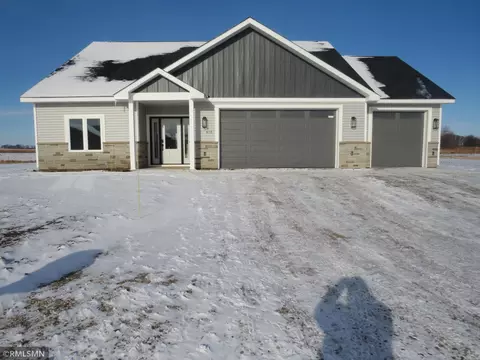 403 20th St W, Glencoe, MN 55336