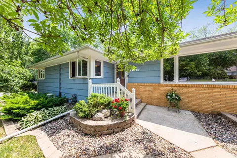 13611 Bellevue Dr, Minnetonka, MN 55345