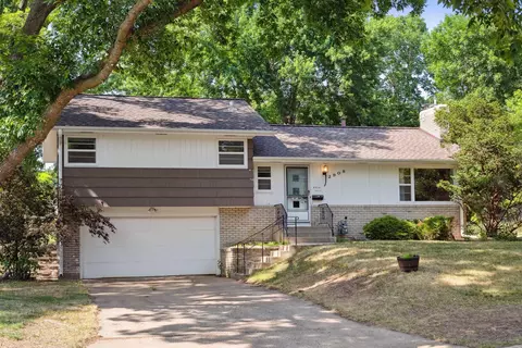 2908 W 93rd St, Bloomington, MN 55431