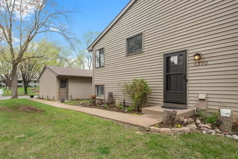 1370 Arden View Dr, Arden Hills, MN 55112