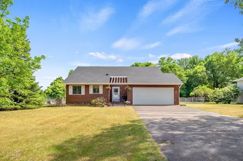 6179 Cougar Trl, North Branch, MN 55056