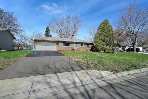 322 Belle Aire Dr, Champlin, MN 55316