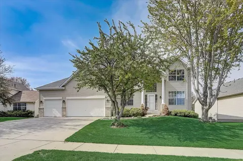 8808 Carriage Hill Rd, Savage, MN 55378