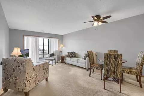 2231 Penn Pl #222, North Saint Paul, MN 55109