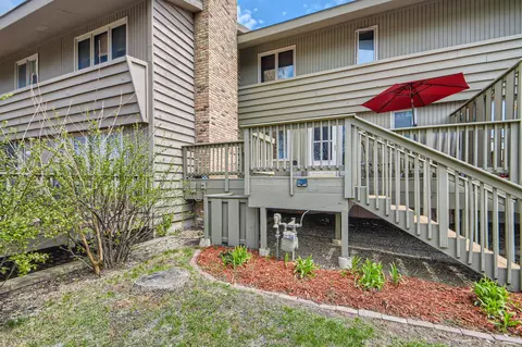 207 Windsor Ct, New Brighton, MN 55112