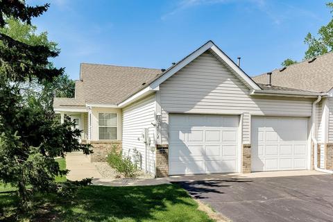 2112 Albemarle Ct N, Roseville, MN 55113