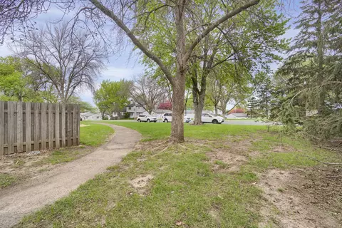 1489 Woodview Ave E, Eagan, MN 55122 photo 3