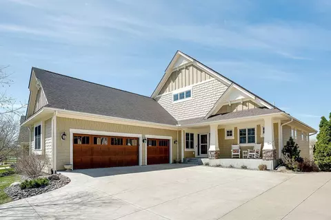 3746 Talero Curv, Chaska, MN 55318
