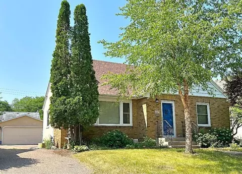 1028 Iowa Ave W, Saint Paul, MN 55117