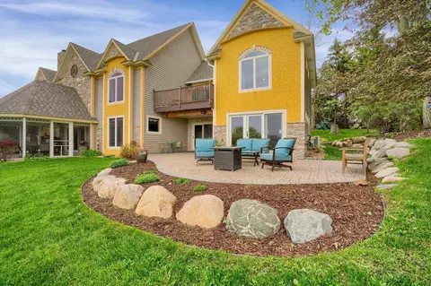 14541 Highland Dr, Shakopee, MN 55379