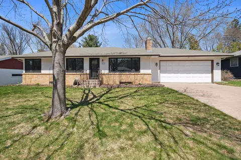 323 Lilac Ln, Shoreview, MN 55126