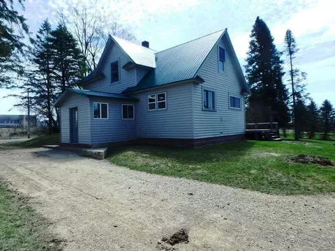 262 1 12 St, Clayton, WI 54004
