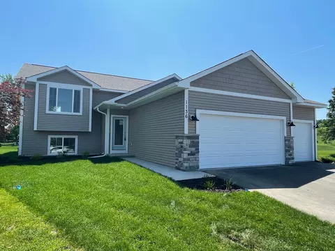 1136 Rich River Way, New Richmond, WI 54017