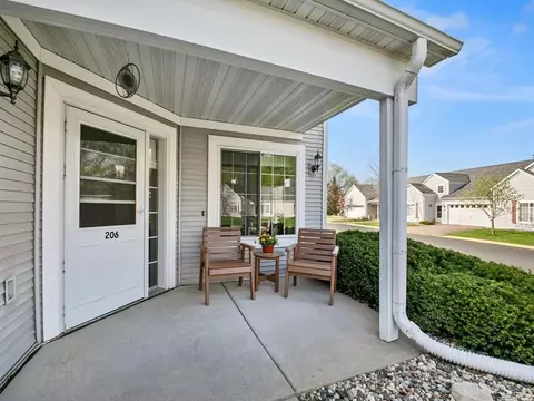 206 Emerson Ave E, West Saint Paul, MN 55118