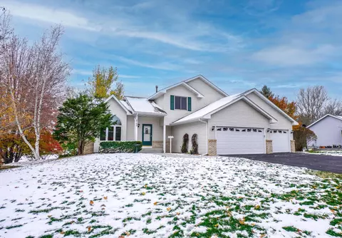 8769 Hillview Dr E, Saint Bonifacius, MN 55375