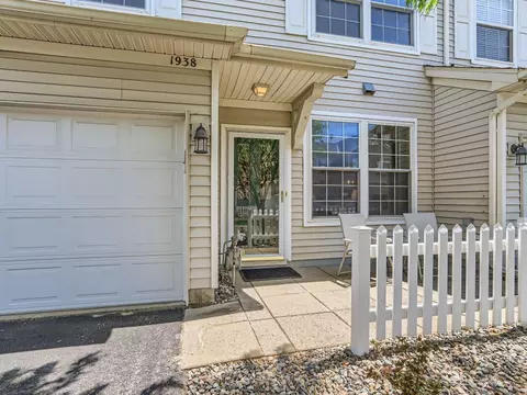 1938 Bluestem Ln, Shoreview, MN 55126