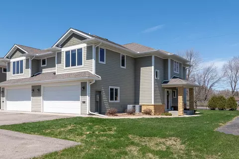 820 Pinnacle Path, Mankato, MN 56001